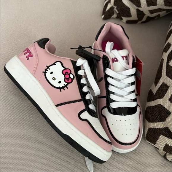 HELLO KITTY SANRIO SNEAKERS SIZE 6 NEW WITH TAG - Picture 11 of 11
